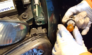 How to Replace Signal Light Bulb on 1996-2001 Toyota Corolla