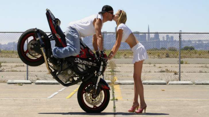 Mastering the fornt brakes allows you to get stoppie kisses