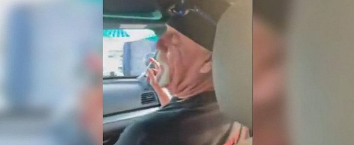 Hulk Hogan rides in police car like in an Uber with sirens at Chicago airport
