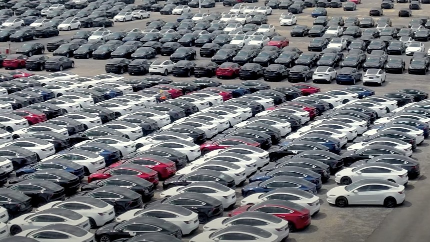 Hundreds of new Model 3s were spotted in a parking lot in Shanghai