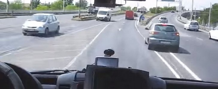 Hungarian Ambulance Driver Goes All NASCAR On Traffic