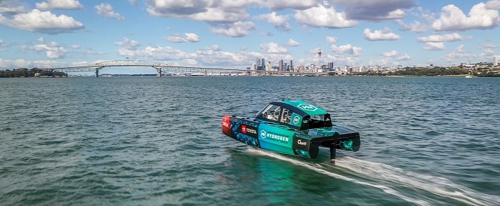 ETNZ developed an innovative hydrogen-powered foiling catamaran