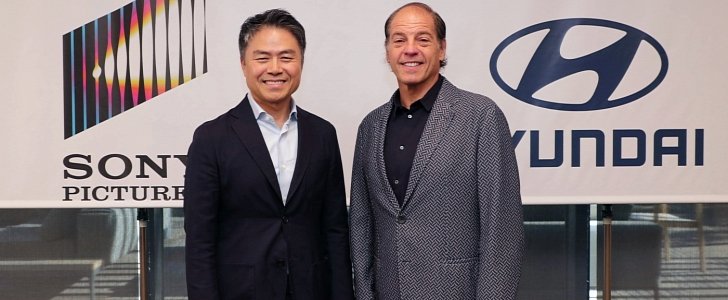 Wonhong Cho (left), Executive Vice President and Chief Marketing Officer of Hyundai Motor Company, and Jeffrey Godsick, Executive Vice President Global Partnerships and Brand Management and Head of Lo