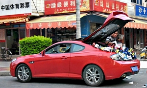 Hyundai Coupe Used as Mobile Shoe Shop in China