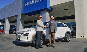 Hyundai Delivers First Nexo In the U.S.