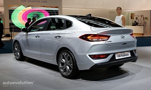Hyundai i30 Fastback Is Not a Mustang in Frankfurt