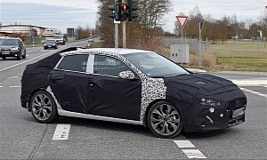 Hyundai i30 Fastback Spied Again, Expect It In Showrooms in 2018