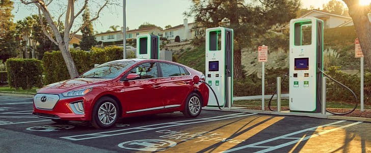 Hyundai complimentary charging Electrify America
