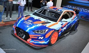 Hyundai Veloster N ETCR Is a Mid-Engined Electric Racecar, Has Over 600 HP