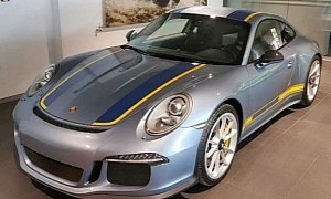 Ice Blue Metallic Porsche 911 R Shows Crazy Two-Tone Stripes in Qatar