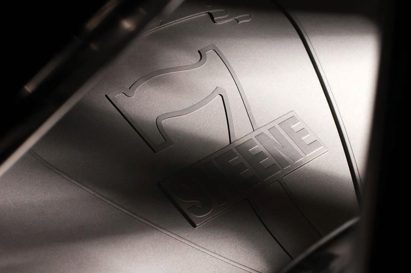 Icon Shenne racing seat with Sheene ‘7’ logo