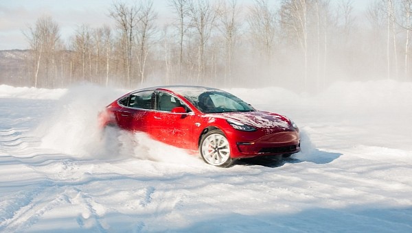 Tesla Model 3 drifiting on snow