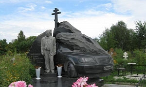 In Soviet Russia, The Mercedes-Benz S-Class Gets Tombstone Too