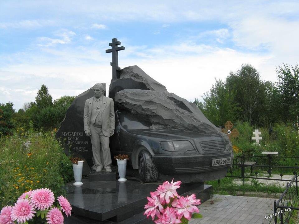 in-soviet-russia-the-mercedes-benz-s-class-gets-tombstone-too-65440_1.jpg