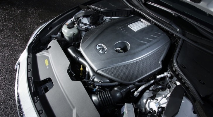 Infiniti Q50 Eau Rouge Turbo Engine