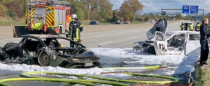 Lamborghini Aventador S and Skoda burned to a crisp after Autobahn crash