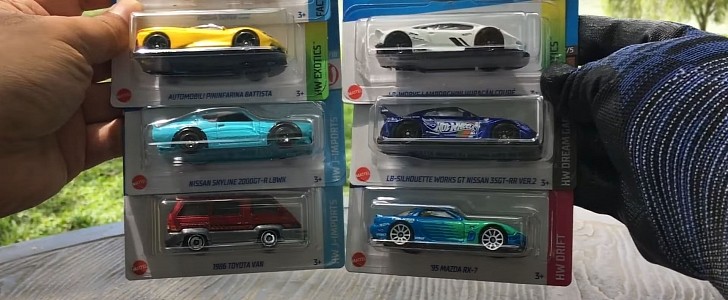 Inside the 2022 Hot Wheels Case J, Watch Out for the Ford Mustang Super Treasure Hunt