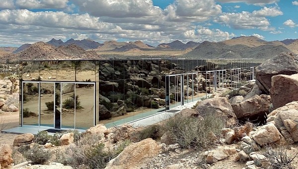 The Invisible House is a modern, sustainable and very famous house in the Mojave Desert