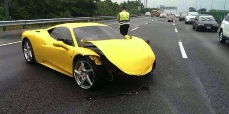 Ferrari 458 street racing crash