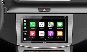 Is This the Cheapest Way to Get Apple CarPlay and Android Auto in an Old Car?