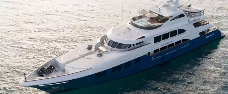 La Dea II is a 15-year-old American luxury yacht that can cruise around the world