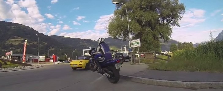 Stunter wannabe fails utterly in a most embarrasing way.