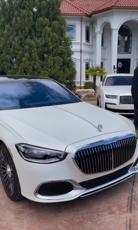 Yung Bleu Flies in Private Jet, Shows Mercedes-Maybach, Rolls-Royce, and  Lamborghini Urus - autoevolution