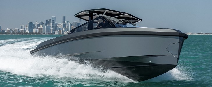 43wallytender X can reach a maximum speed of 50 knots, with the optional 450R Mercury Verados propulsion package