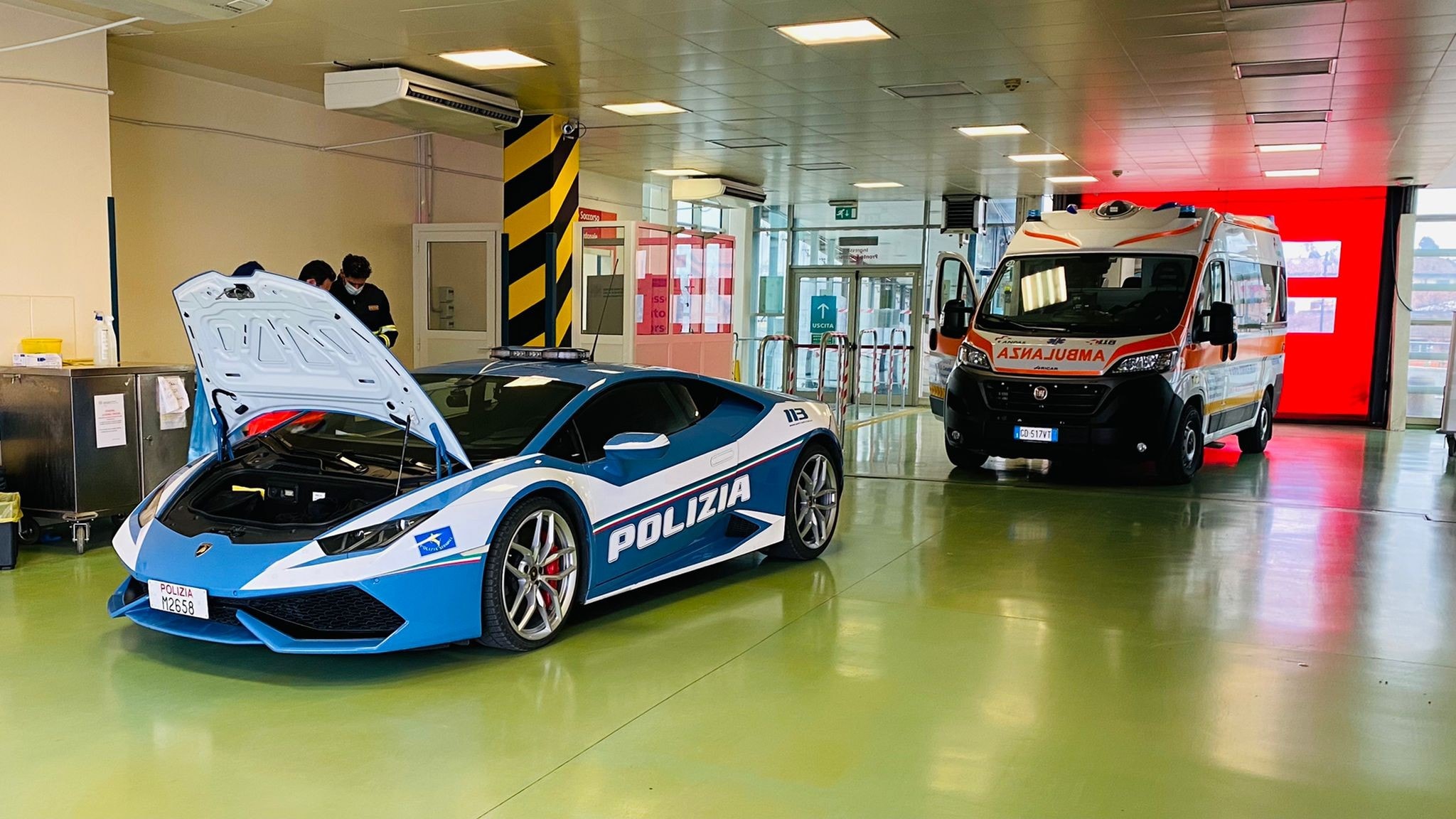 Italian Police Drive Lamborghini Huracan Across Country to Deliver the Gift  of Life - autoevolution
