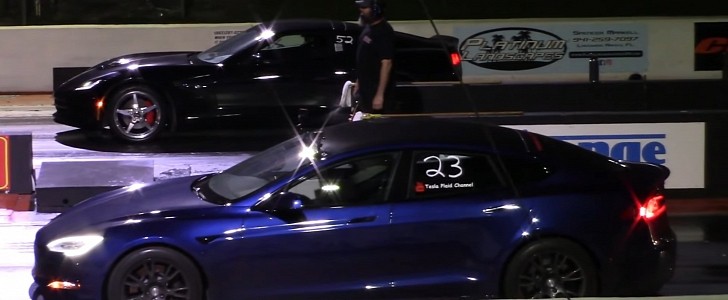 Tesla Model S Plaid drag racing