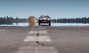 Jaguar F-Type Gets Stopped from 186 MPH by Bloodhound SSC's Parachute