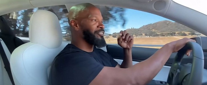 Jamie Foxx test drives a Model 3 for the first time and is very impressed with it