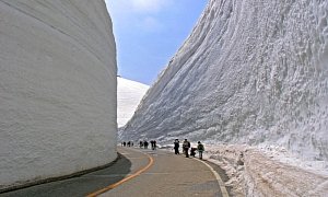 Japan Opens Snow Corridor in the Northern Alps