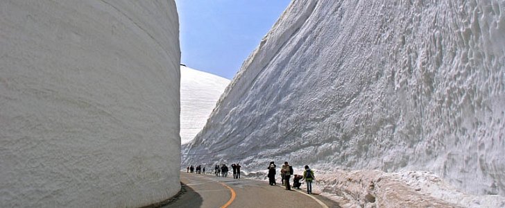 Japanese snow road opens
