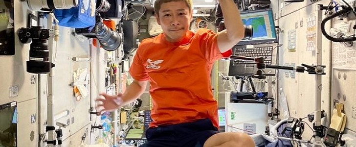Maezawa shared with his fans the fun he's having with zero gravity, in space