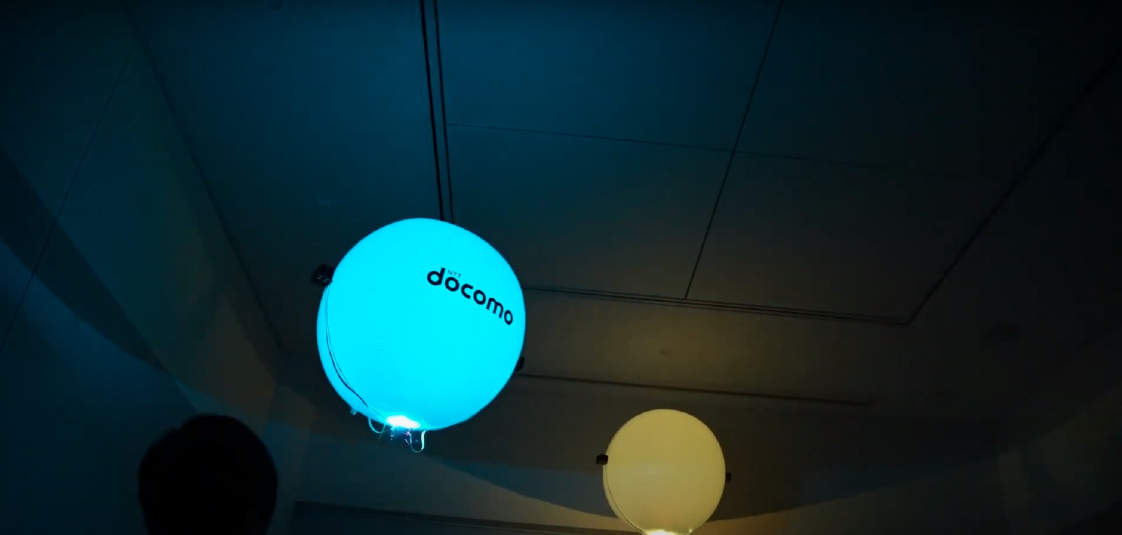 Japanese Made Drone Is A Glowing Balloon Propelled By Ultrasonic Vibrations Has No Blades Autoevolution