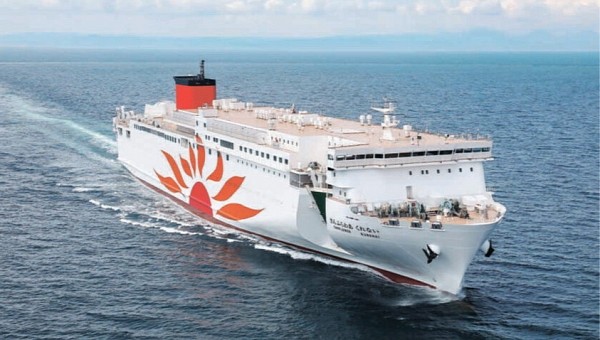 The LNG-fueled Sunflower Kurenai is the first of its kind in Japan
