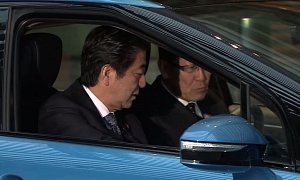 Japan’s Prime Minister Becomes First Toyota Mirai Owner
