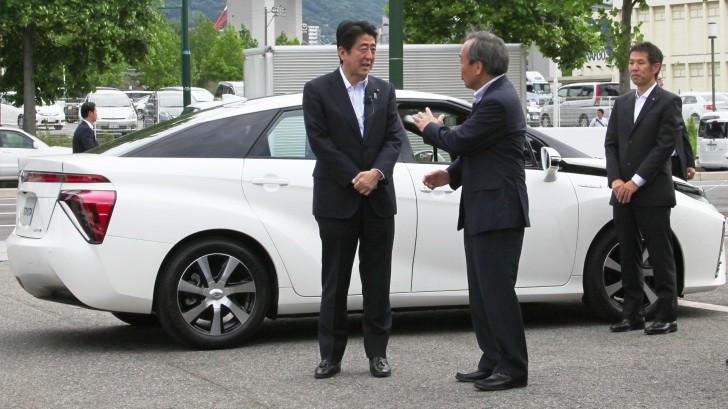Japan prime minister testing the Toyota FCV