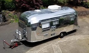 Jaw Dropping Airstream Flying Cloud 22-Ft Travel Trailer Is a Tribute to American Quality