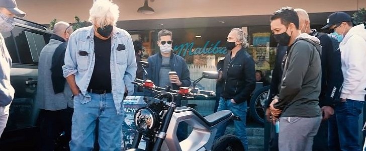 Jay Leno Checks Out Sondors Metacycle E Moto In Malibu Autoevolution