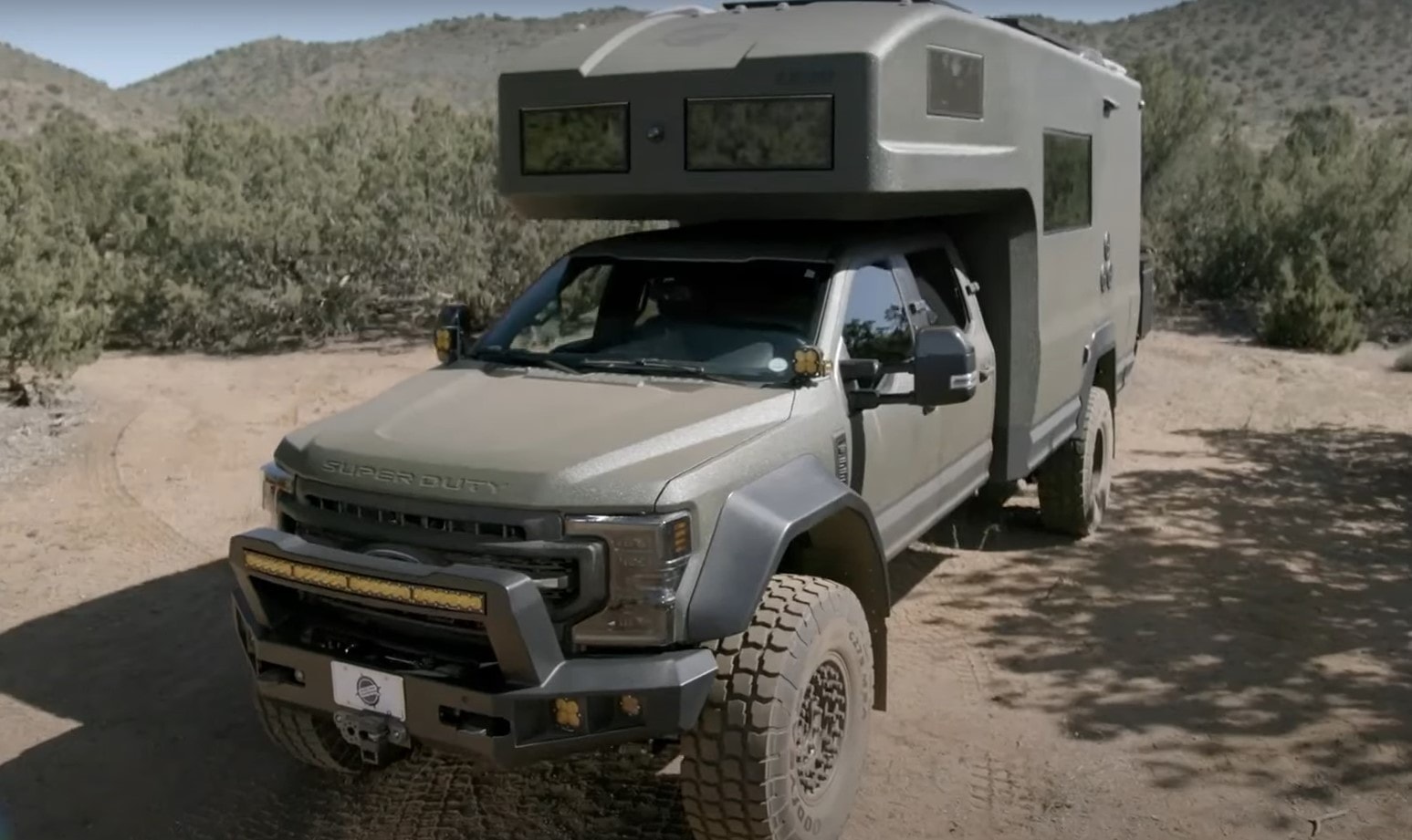 Badeværelse Charmerende med tiden Jay Leno's Earthroamer Review Combines His Classic Style With Top Gear  Vibes - autoevolution