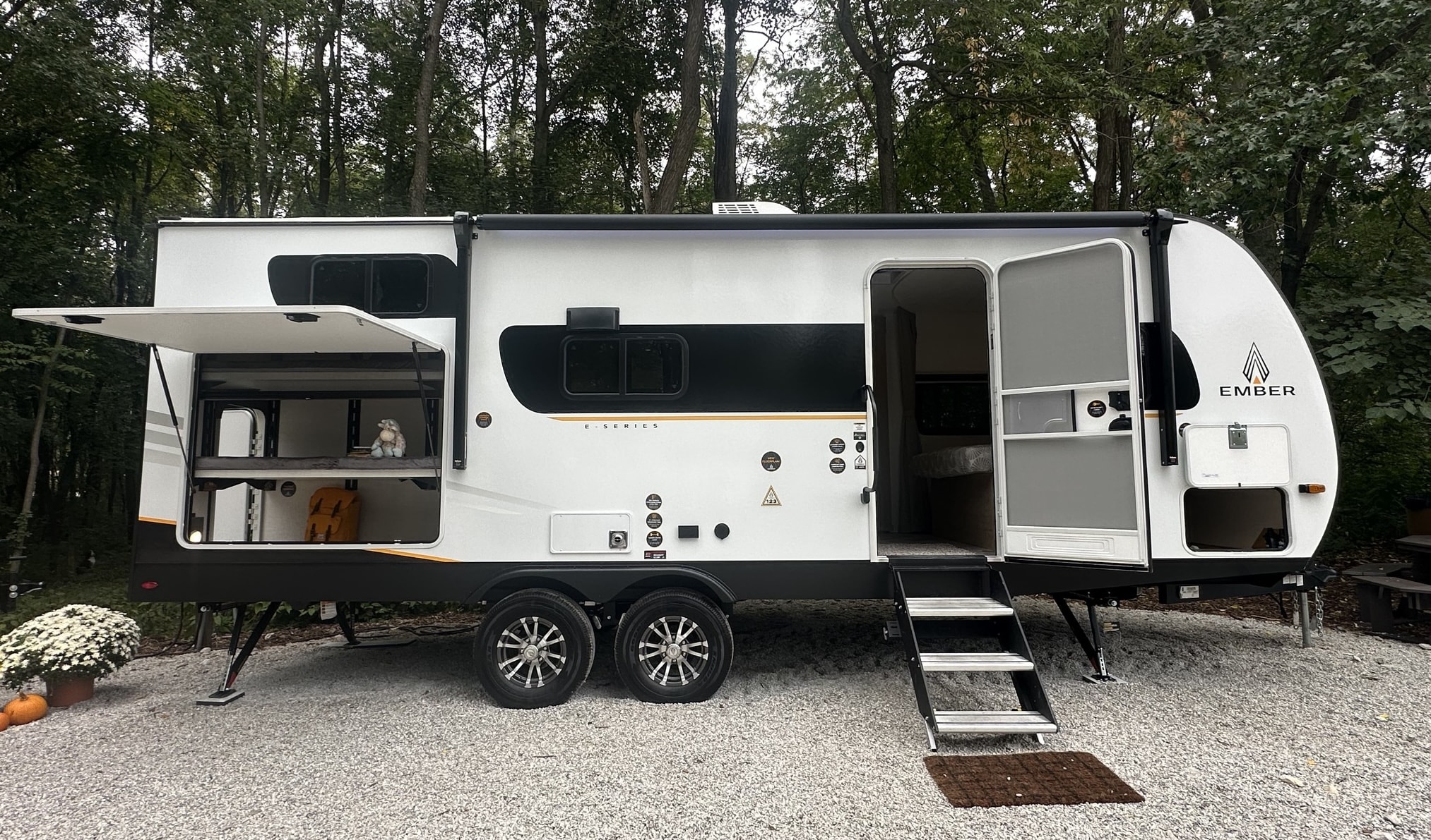 Jayco's Generational Offspring Is at It Again! Ember's E-Series Is Only the "Essentials" - autoevolution