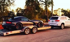 Jeep Fuel Economy Suffers If You Tow a Dodge Viper ACR Instead of a GTS