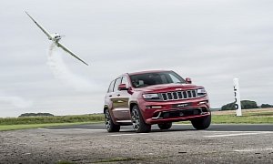 Jeep Grand Cherokee SRT Races a Stunt Plane in a Land Versus Air Race