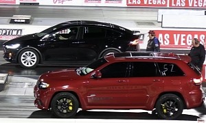Jeep Grand Cherokee Trackhawk Races Tesla Model X, Electric SUV Gets Trampled