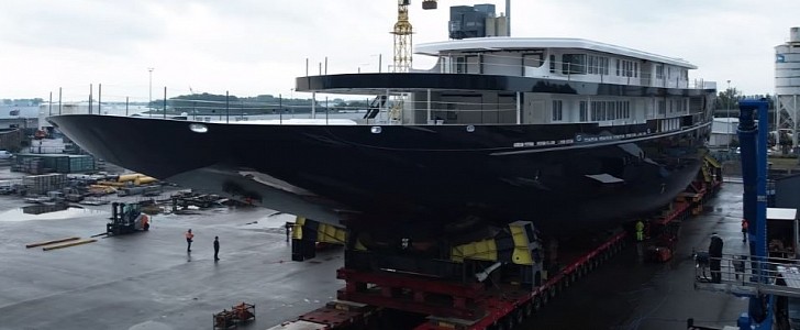 Jeff Bezosâ Sailing Superyacht Y721 Has Left Oceancoâs Shipyard - autoevolution