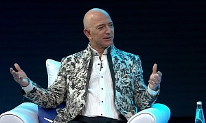 Jeff Bezos Shouldn't Return to Earth from Blue Origin Mission, Petitioners Say