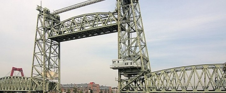 De Hef bridge in Rotterdam