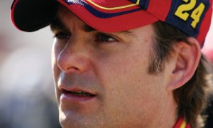 Jeff Gordon to Accept Salary Cut to Save Performance